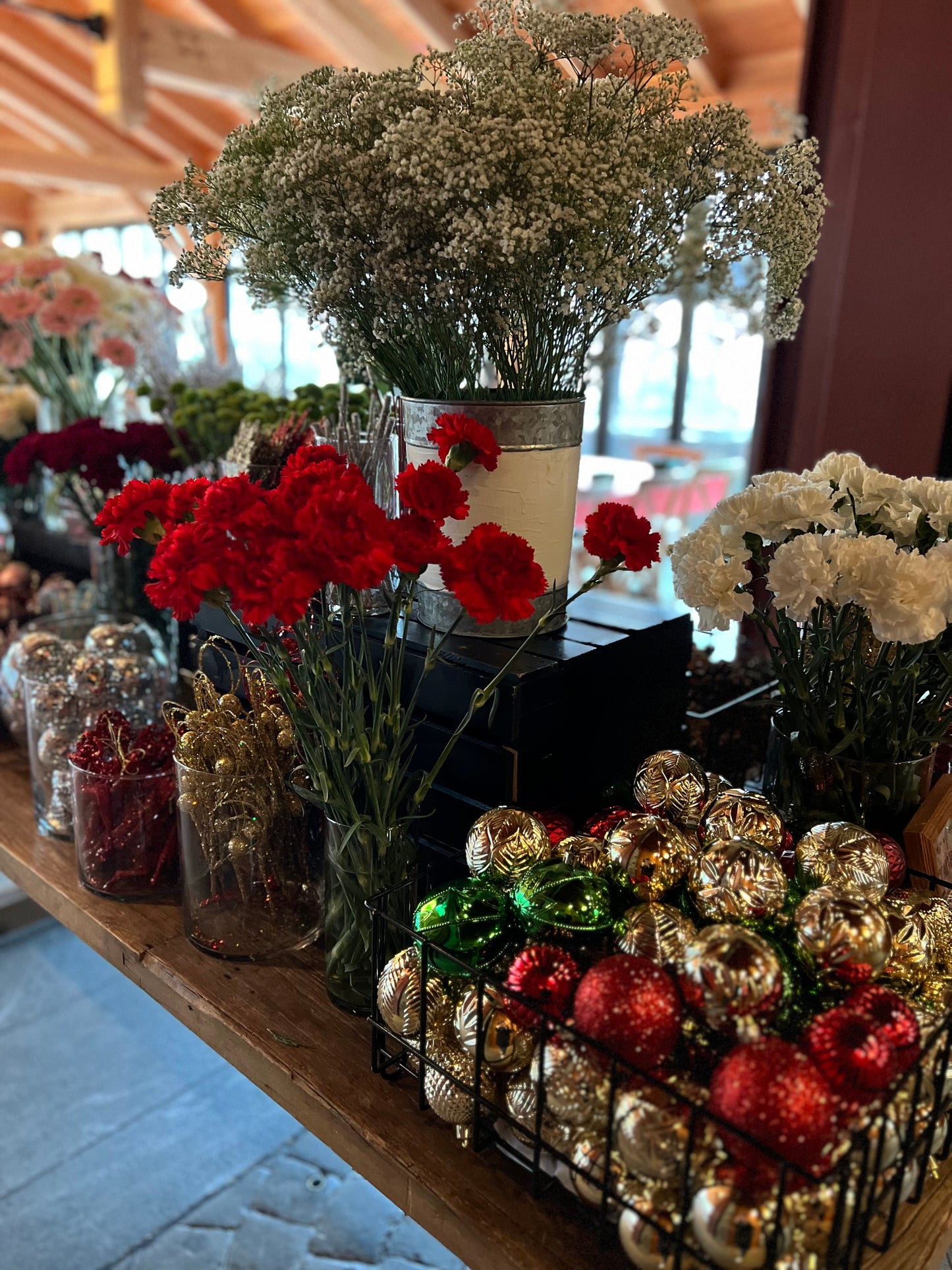 12/21 Holiday Bouquet Bar at Grace Winery in Glen Mills, PA at 11 am (with Mistletoe Mimosas)